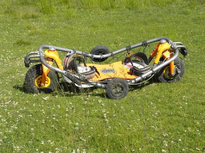 Planches de glisse sur herbe près de Clermont-Ferrand