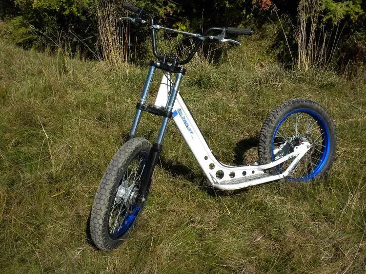 Trottinettes tout terrain près de Clermont-Ferrand