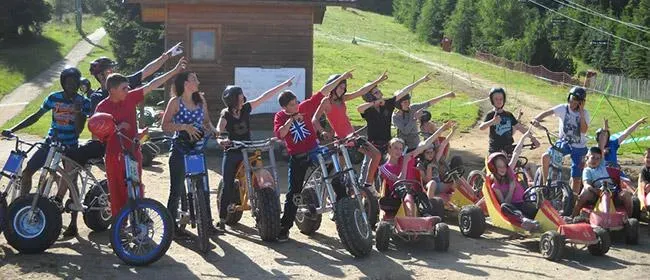 groupe de personne faisant des activités chez Sport Loisir Evasionwebp